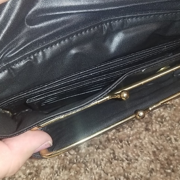 Unique Clutch - Picture 3 of 5